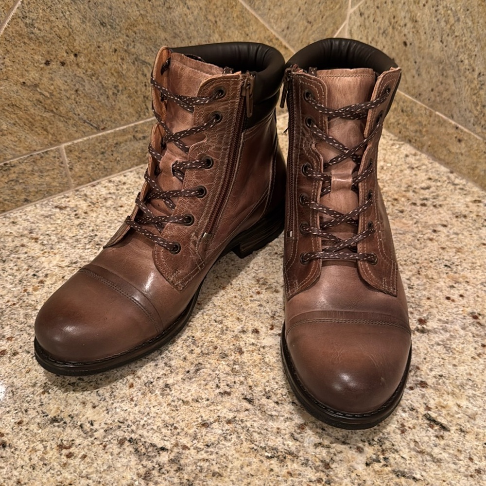 Women’s Taos leather boot EUE size 38 US 7-7.5
